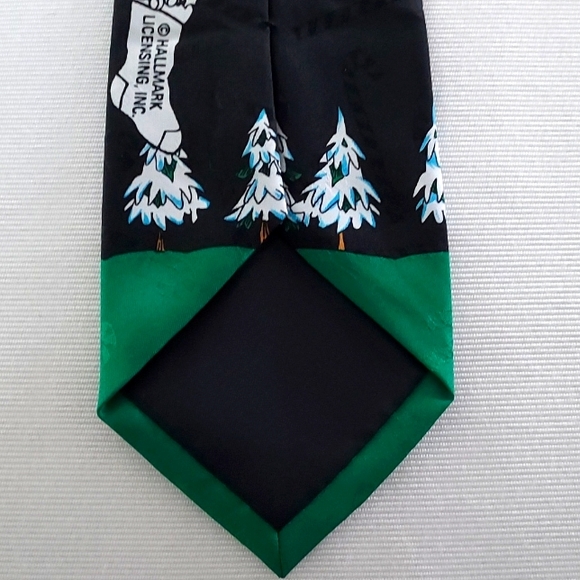 HALLMARK Novelties Men's Holiday Tie Santa In Sleigh With Reindeer - Picture 3 of 12